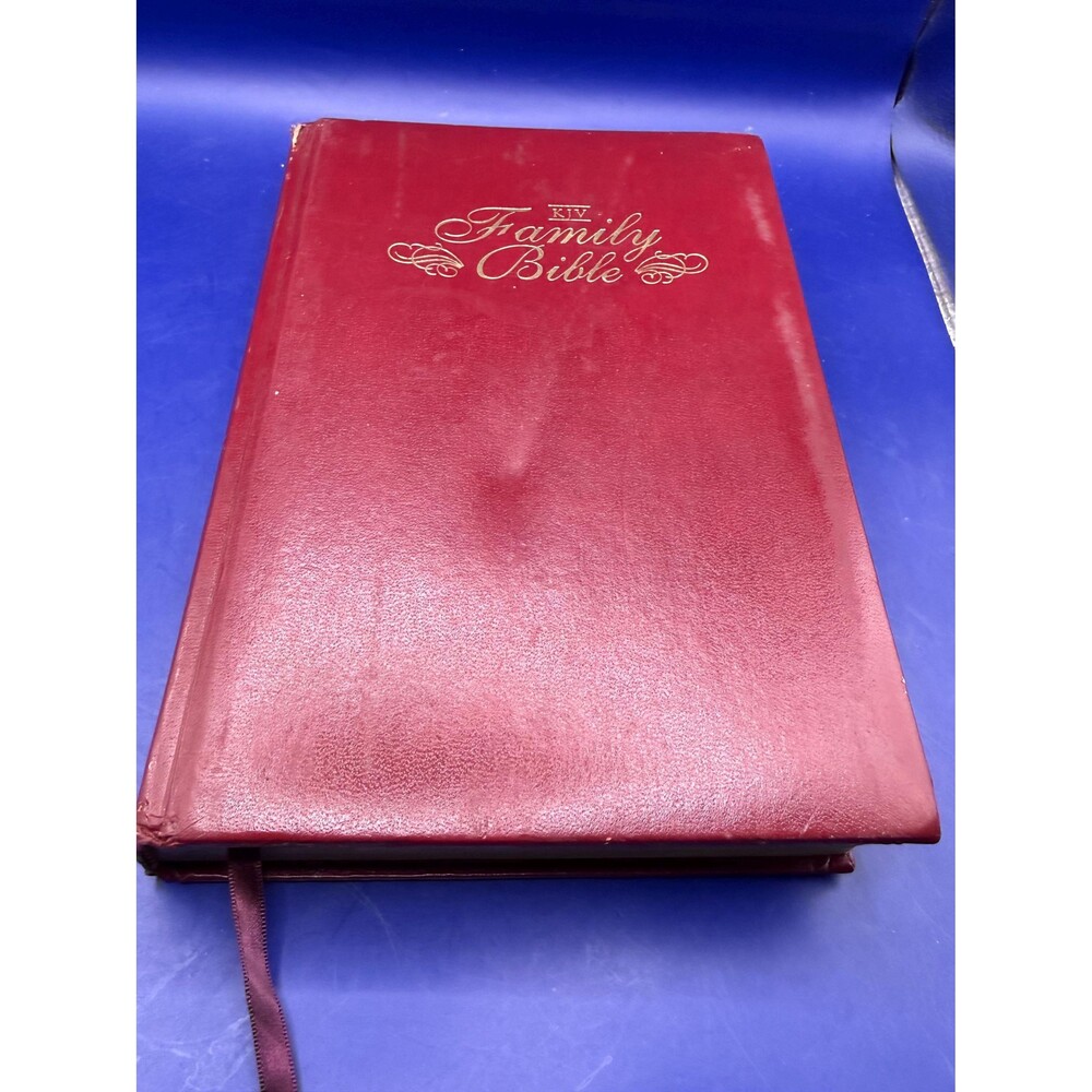 1999 KJV Family Bible Christmas Edition Heirloom Illustrated Family Record Bible